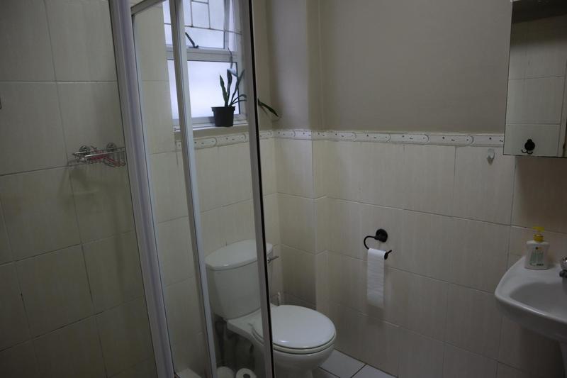 To Let 2 Bedroom Property for Rent in Vredehoek Western Cape